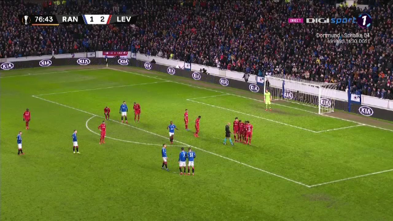 Scene INCREDIBILE pe Ibrox! Coechipierii NU au vrut sa il lase pe Ianis Hagi sa execute o lovitura libera_3