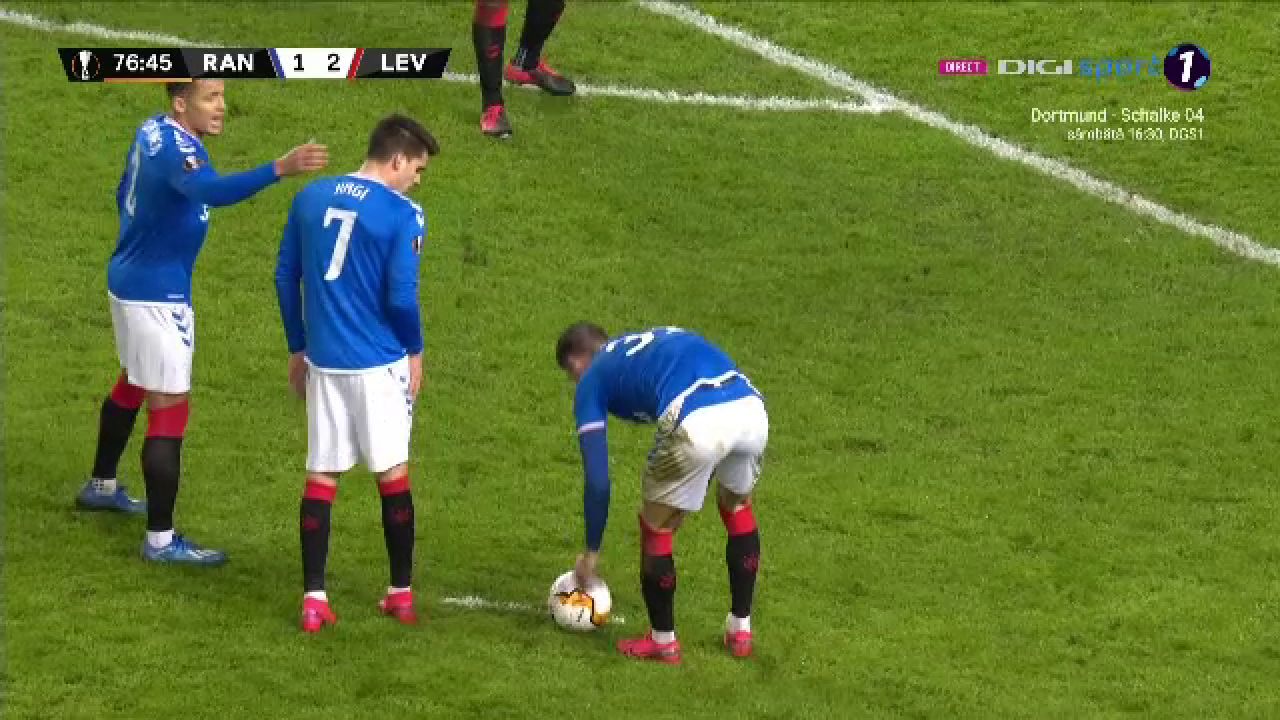 Scene INCREDIBILE pe Ibrox! Coechipierii NU au vrut sa il lase pe Ianis Hagi sa execute o lovitura libera_4