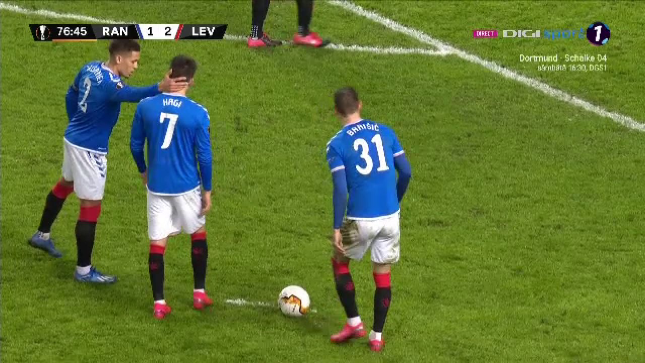 Scene INCREDIBILE pe Ibrox! Coechipierii NU au vrut sa il lase pe Ianis Hagi sa execute o lovitura libera_5