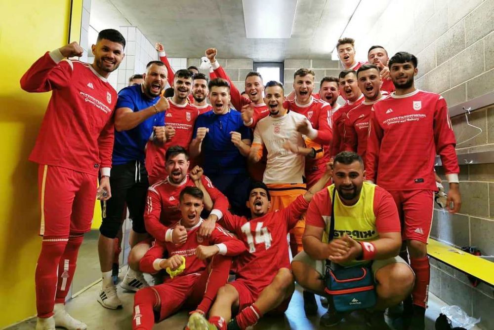 Cel mai tanar patron de club din Anglia este un roman! Are 18 ani si il cheama Radoi_2