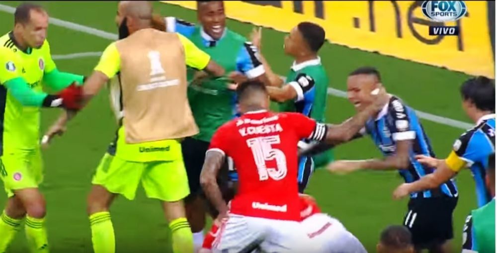 Meci cu 8 cartonase rosii in Cupa Libertadores! Bataie ca in filme intre doua echipe braziliene din acelasi oras_3