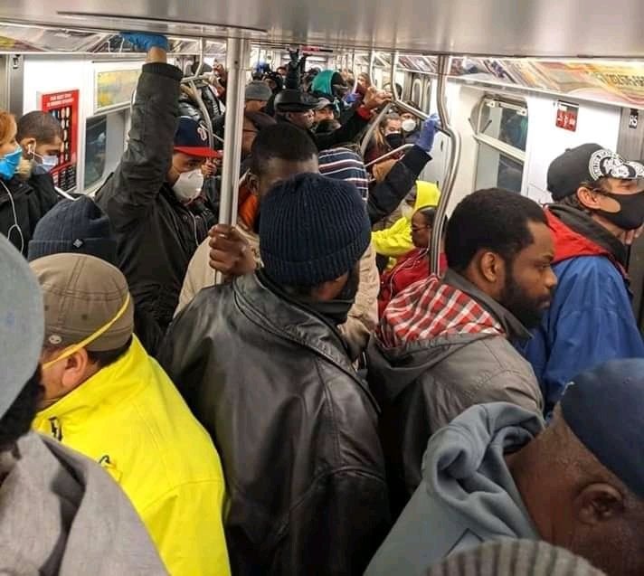Imagini incredibile surprinse in metroul din New York la o ora la care erau de obicei MII de oameni in trenuri! VIDEO