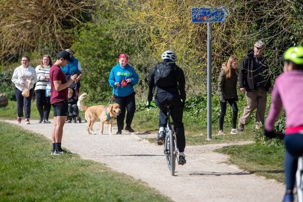 Masuri de ULTIMA ORA dupa ce 'covidiotii' au iesit cu miile in parcuri in cea mai calda zi a anului! Anuntul autoritatilor_2