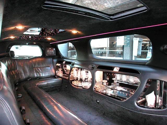 Asta e limuzina suprema: costa 5 milioane de dolari, are fuselaj de avion si motor V8 de camion _2