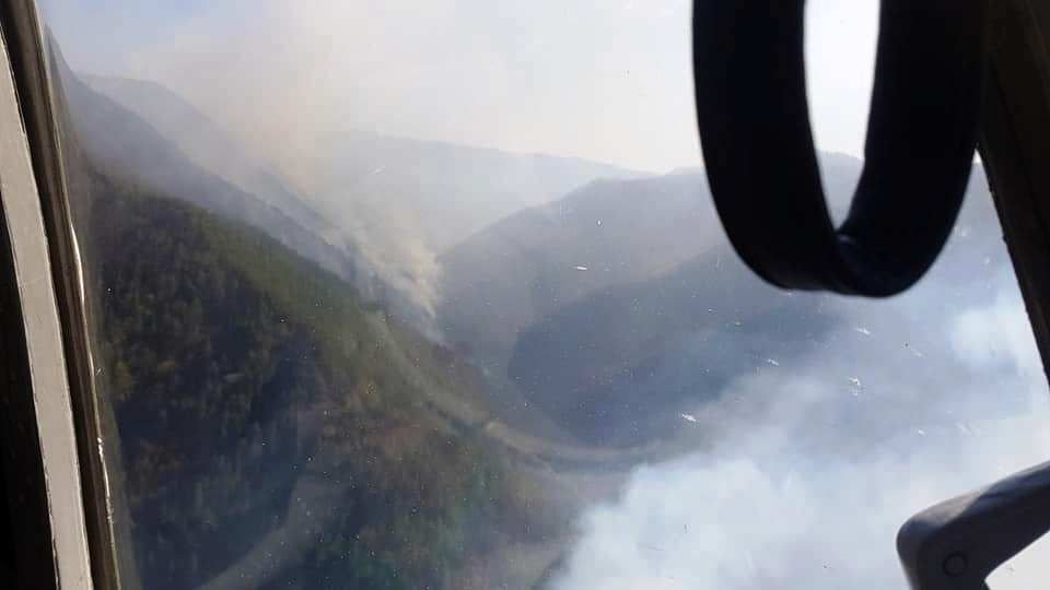 Tragedie imensa in Hunedoara. O persoana a murit arsa si un incendiu urias mistuie dezlantuit padurile din judet!_10
