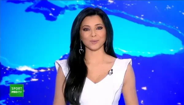 S-a urcat pe tocuri si a inceput sa se antreneze! Imagini senzationale cu o tanara lovind sacul de box