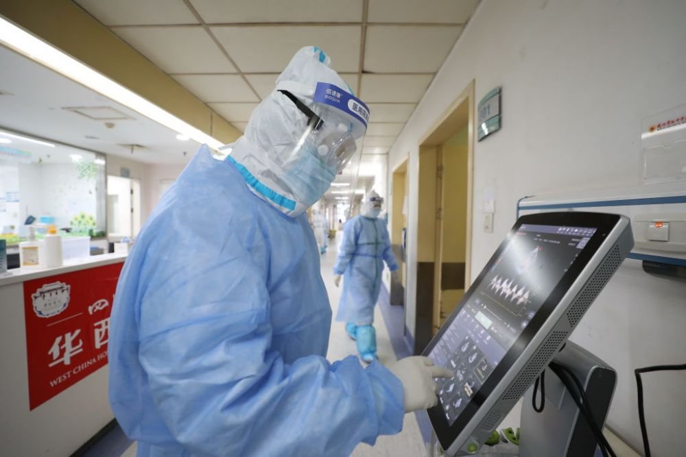 Imagini incredibile cu doctorii infectati cu coronavirus! Ce s-a intamplat cu pielea lor dupa tratament&nbsp;