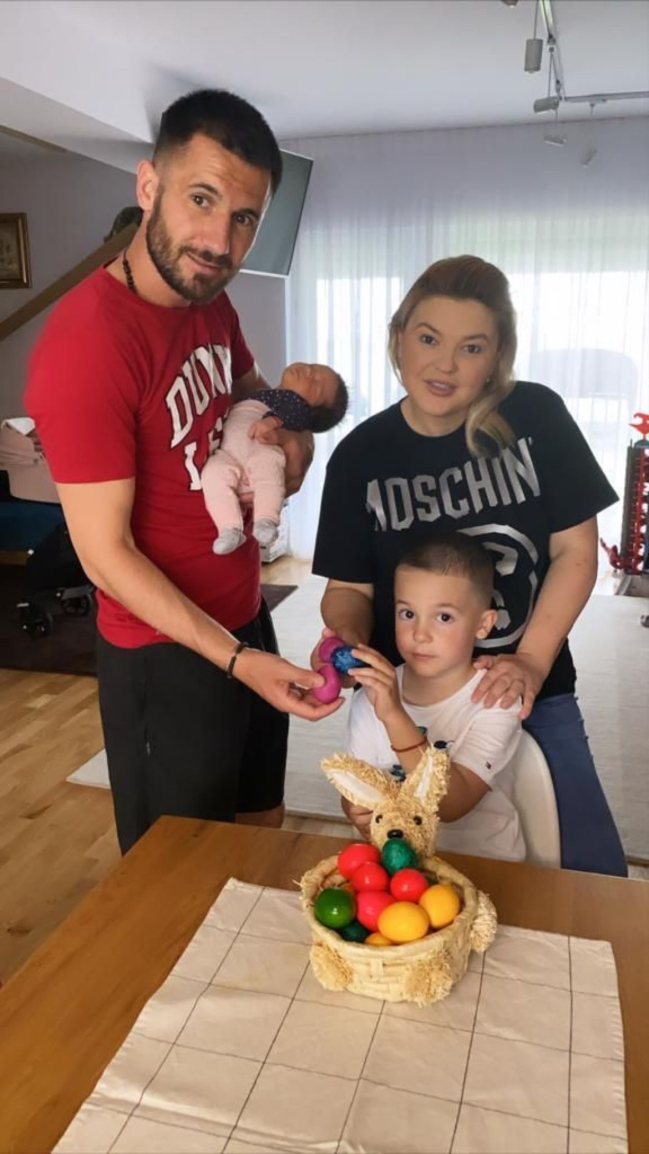 Imagini cu tricolorii din ziua de Paste, alaturi de familiile lor, in izolare! Cu cine si-au petrecut sarbatorile _4