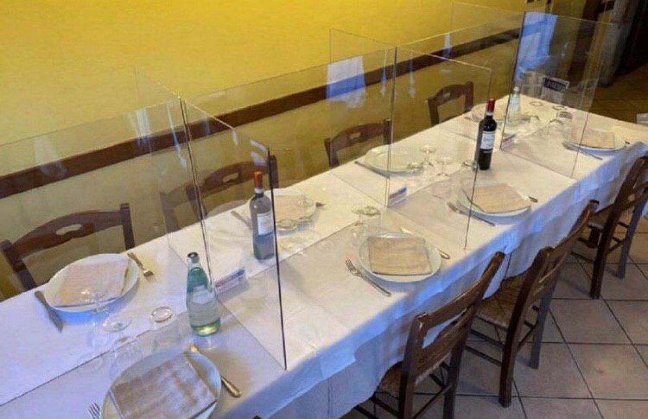 Separati, dar impreuna! :) Ideea surprinzatoare italienilor pentru a merge la plaja cand incepe sezonul estival_4