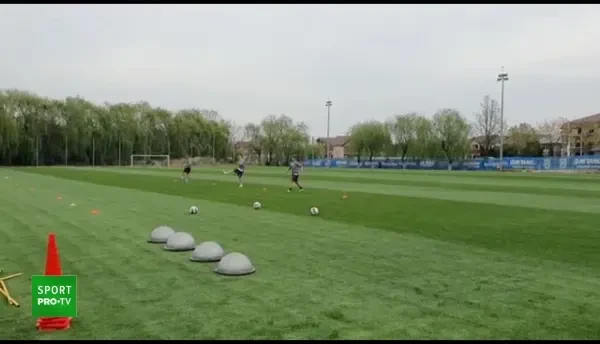 Universitatea Craiova a reluat antrenamentele! Fotbalistii au inceput pregatirea la baza echipei! Cum au fost surprinsi astazi | VIDEO