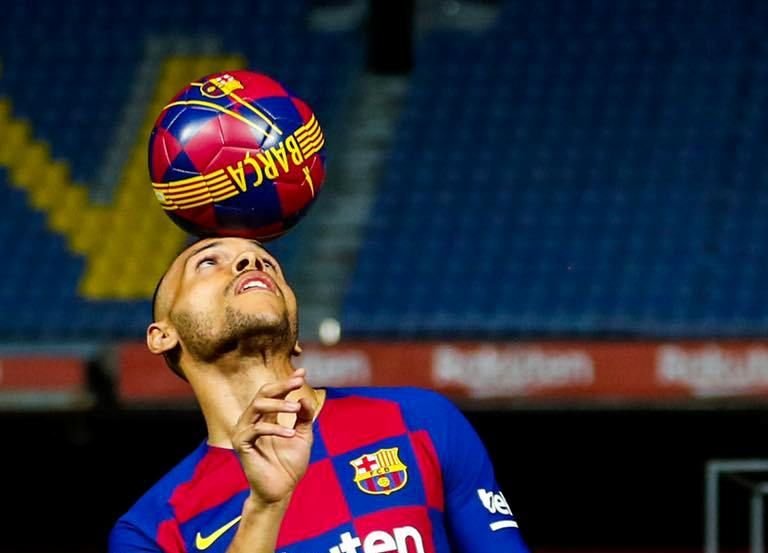 Barcelona vrea sa scape de el in vara, fotbalistul insista sa ramana patru ani si jumatate pe Camp Nou