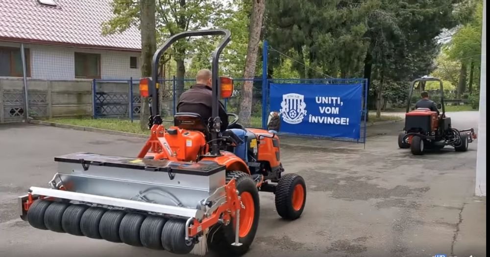 Poli Iasi a implinit 75 de ani, iar Primaria i-a facut cadou utilaje agricole!_3