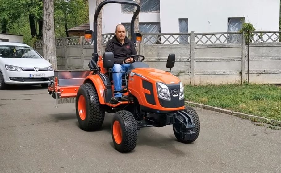 Poli Iasi a implinit 75 de ani, iar Primaria i-a facut cadou utilaje agricole!_5