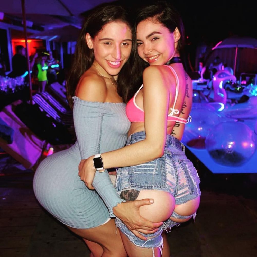 Pericol public! Actrita porno care a declansat un scandal sexual de proportii! Ce a facut cu un star din fotbal in plina carantina_4