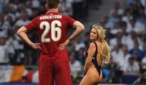 De nerecunoscut! Cum arata acum blonda care a intrat goala pe teren in finala Ligii Campionilor! Aparitie SOC a lui Kinsey Wolanski_4