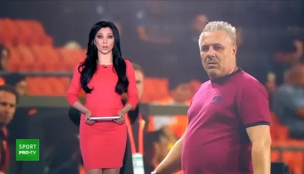 Nu am trait niciodata asa ceva! Sumudica a izbucnit in lacrimi la plecarea de pe aeroport! Antrenorul roman se intoarce in Turcia dupa mai bine de o luna petrecuta in Romania