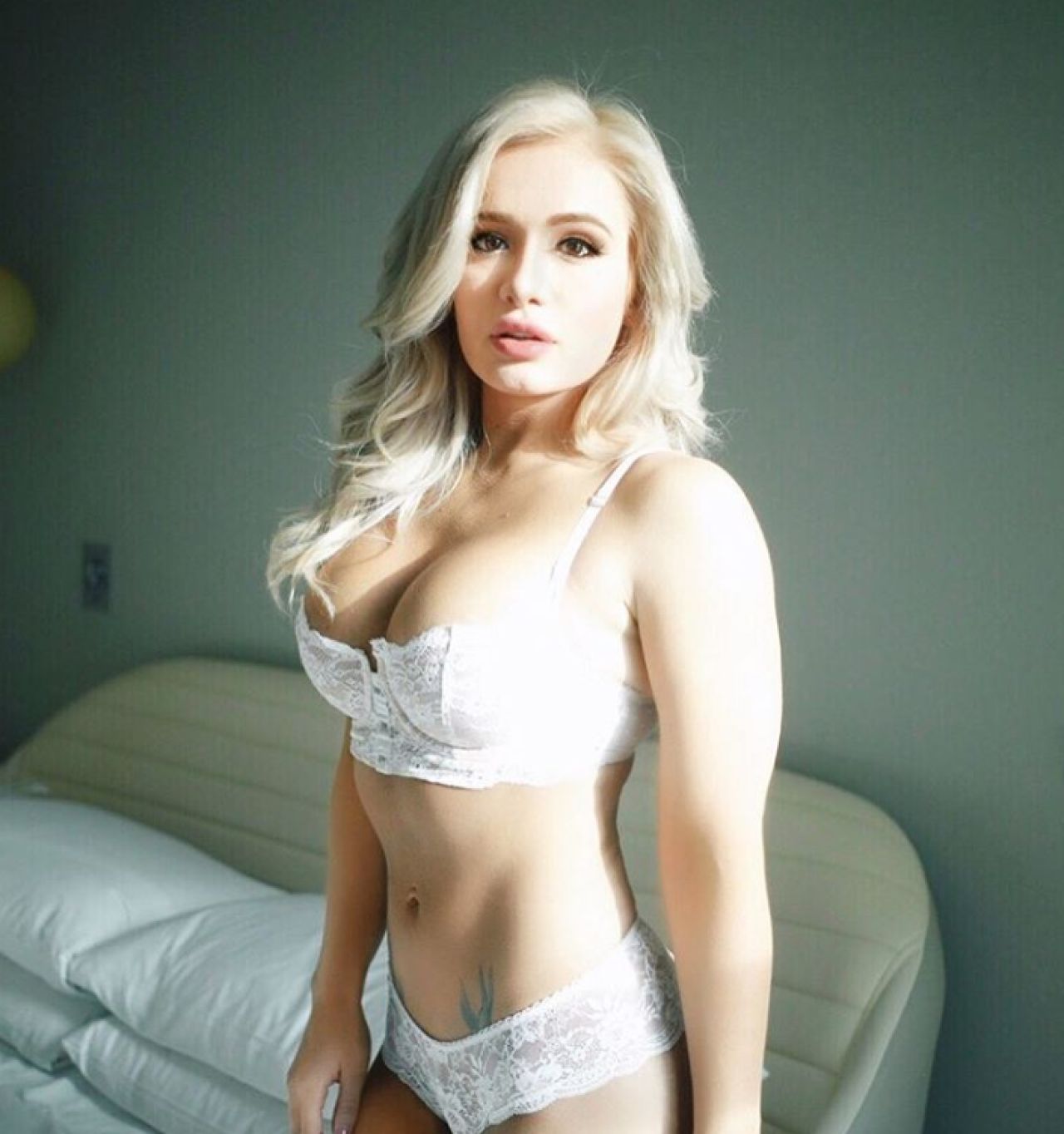 Kinsey Wolanski e NIMIC pe langa ea! O romanca ridica temperatura in State! Cine e Lady Scarlett, superdiva din wrestling_1