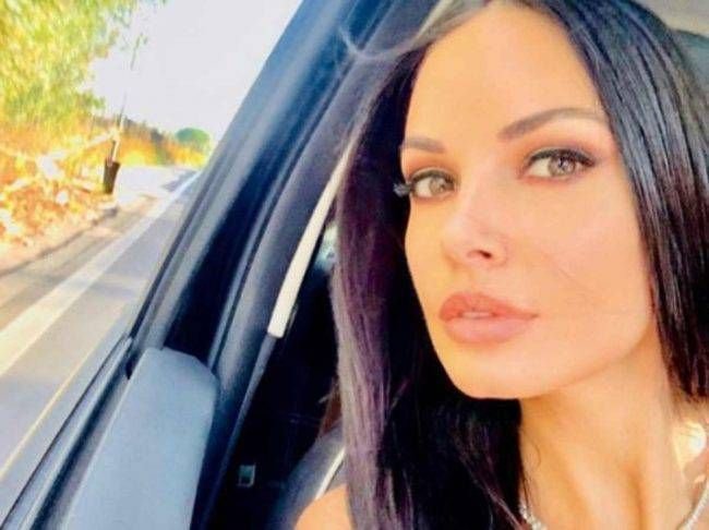 SINGURA SI DISPONIBILA! Cum arata cea mai dorita actrita din Italia, ramasa fara iubitul fotbalist dupa o relatie de 12 ani_12