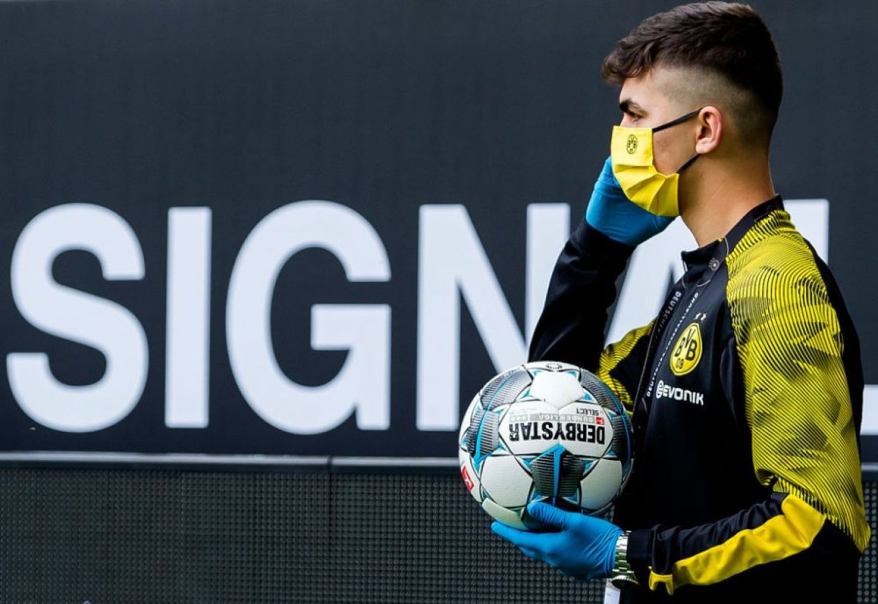 Imaginile ZILEI din Bundesliga! Cum arata bancile de rezerve ale echipelor _3