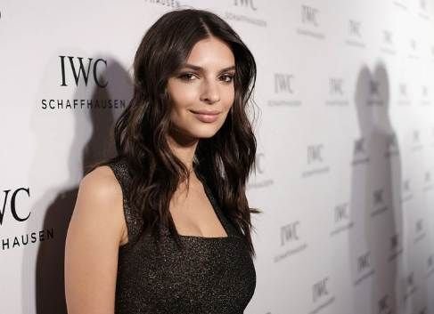 Cu ea merita sa stai O VIATA in carantina! :) Emily Ratajkowski, aparitie naucitoare! Cum s-a pozat cea mai mare fana a lui Ronaldo_3