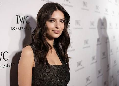 Cu ea merita sa stai O VIATA in carantina! :) Emily Ratajkowski, aparitie naucitoare! Cum s-a pozat cea mai mare fana a lui Ronaldo_3
