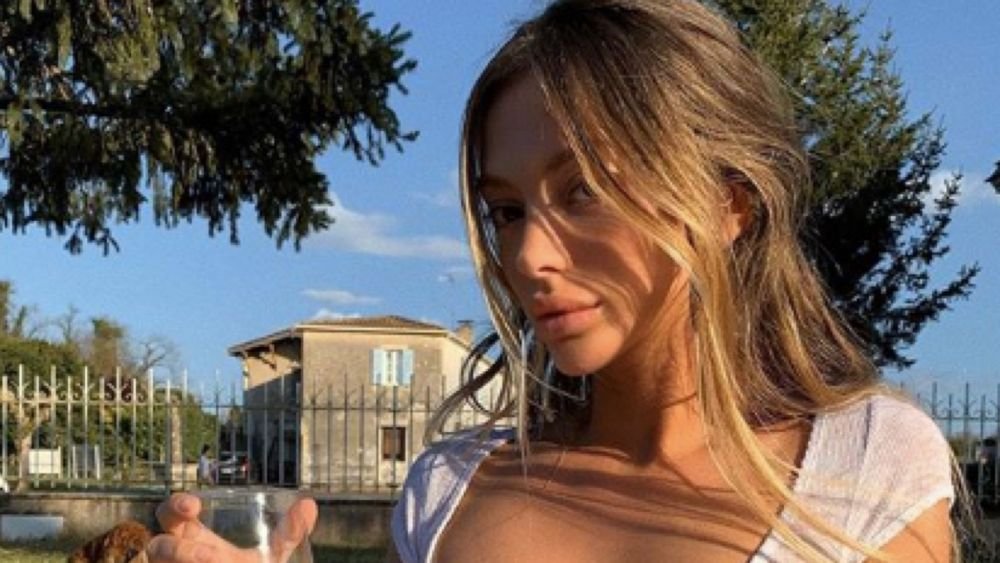 Atat de sexy incat ar trebui INTERZISE! Gemenele sexy care ”fenteaza” cenzura si dau foc internetului! Ce au putut sa posteze_6