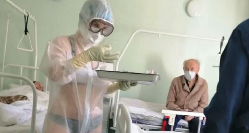 Primele imagini cu infirmiera in bikini care a tratat pacientii cu Covid. Stirea momentului: de ce a fost data afara fata de 23 de ani