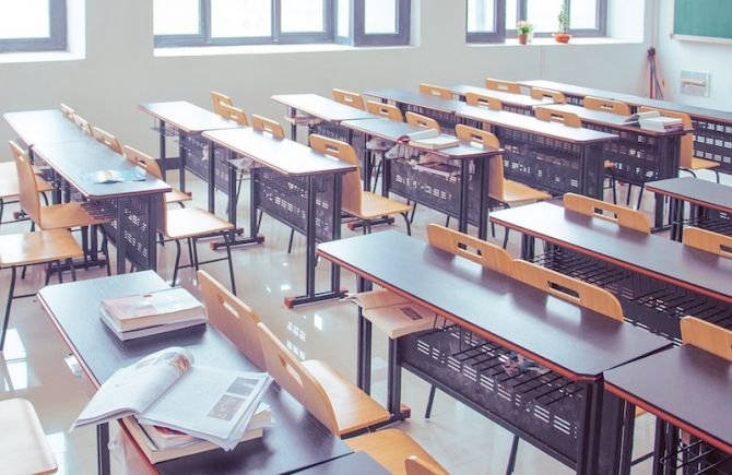 Elevii cu temperatura nu vor fi lasati la examene! Masura FARA PRECEDENT anuntata de Iohannis! Cand vor da testele