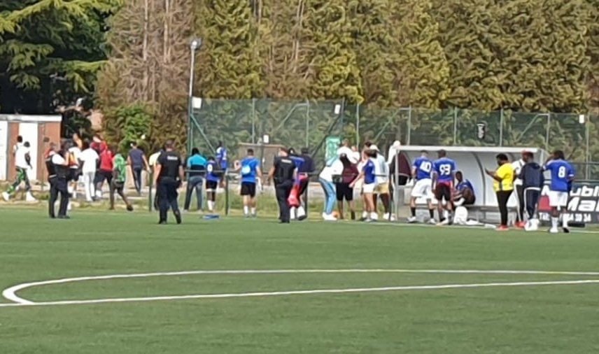 S-a dus POLITIA peste ei! Un meci din Belgia a fost OPRIT dupa ce stransese peste 60 de spectatori