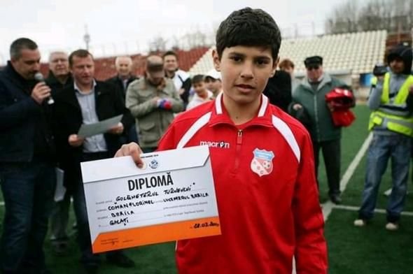 EXCLUSIV www.sport.ro | Ziua NATIONALA a copilului! Amintiri GENIALE din copilarie cu Chiriches, Puscas si Razvan Marin pentru fanii sport.ro!_5