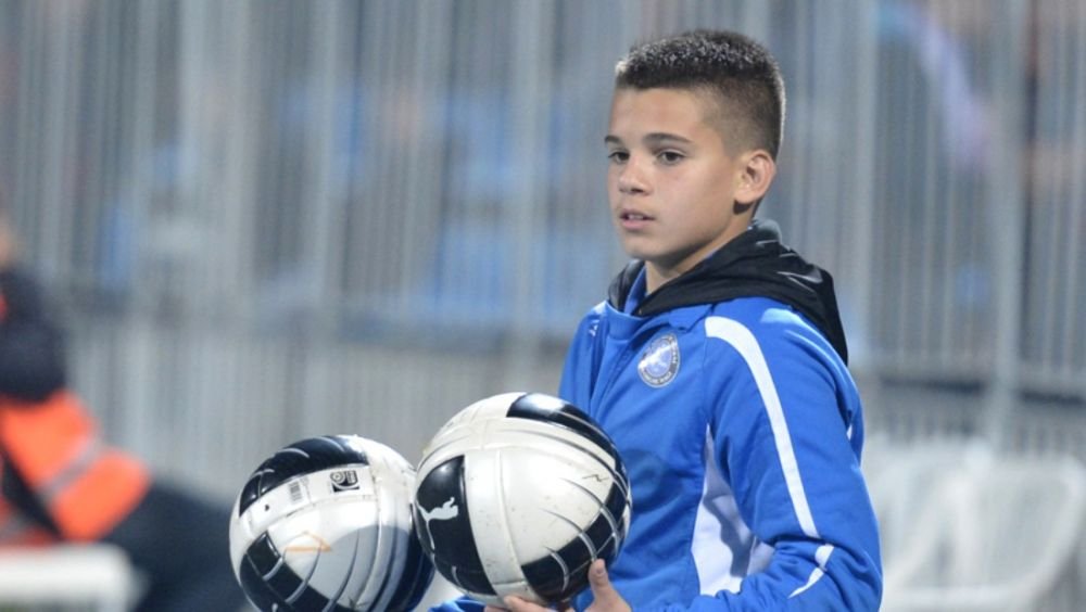 EXCLUSIV www.sport.ro | Ziua NATIONALA a copilului! Amintiri GENIALE din copilarie cu Chiriches, Puscas si Razvan Marin pentru fanii sport.ro!_8