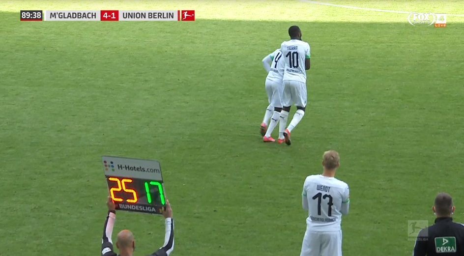 A asteptat 4 sezoane sa joace 3 minute! Cine este fotbalistul care a debutat in Bundesliga dupa 4 ani de la transfer_2