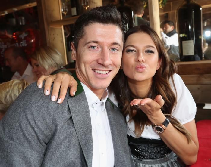 Marcheaza PESTE TOT: Lewandowski a devenit din nou tatic. Ai sta in casa O VIATA cu superba Ana! Cum arata sotia superba a golgeterului_1