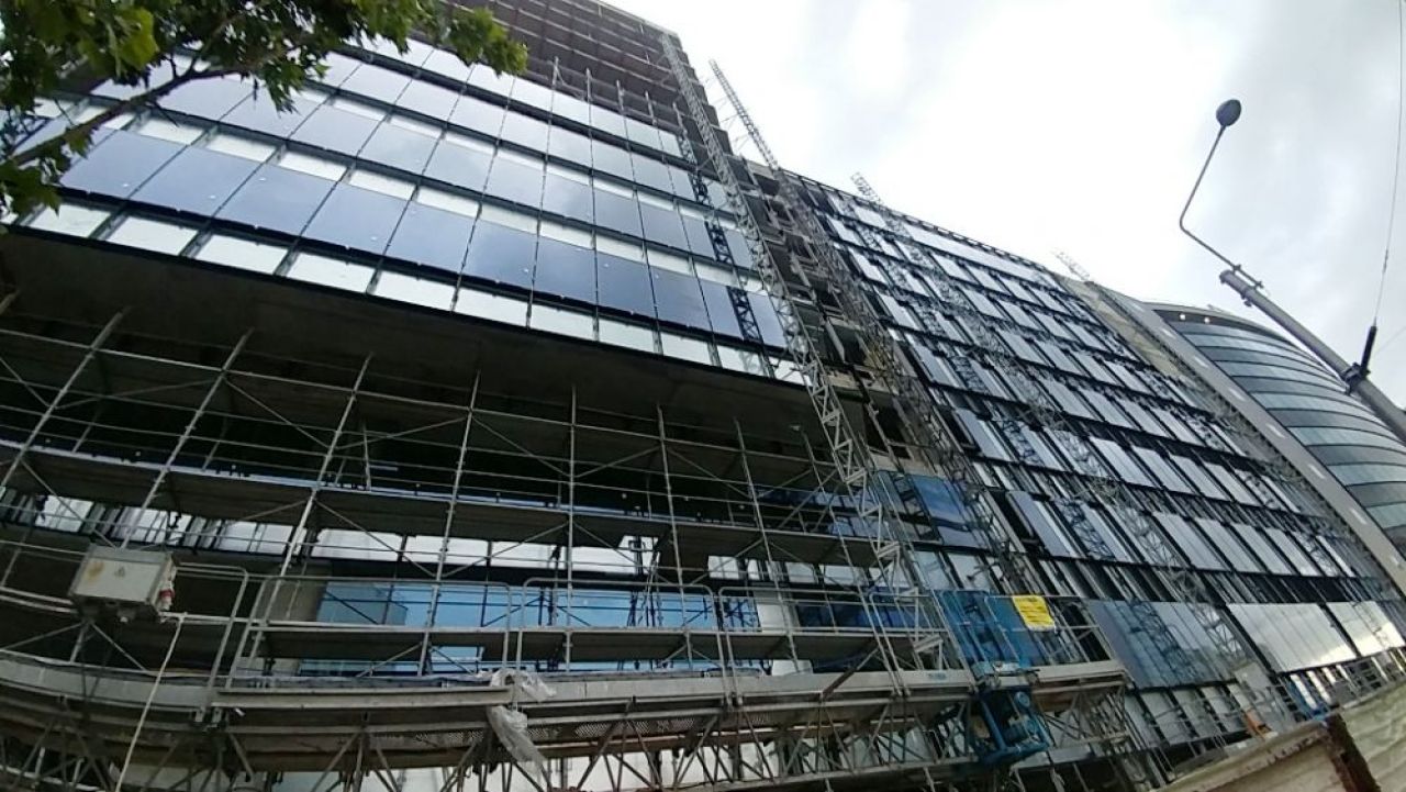 Super-cladirea lui Ion Tiriac de langa sediul Guvernului este aproape finalizata!_3