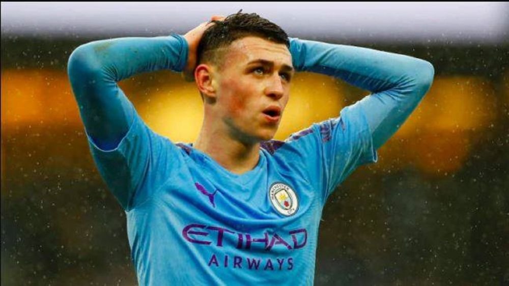 A incalcat masurile de distantare pentru a se juca pe plaja! Ce risca viitorul star al lui City si al nationalei U21 a Angliei