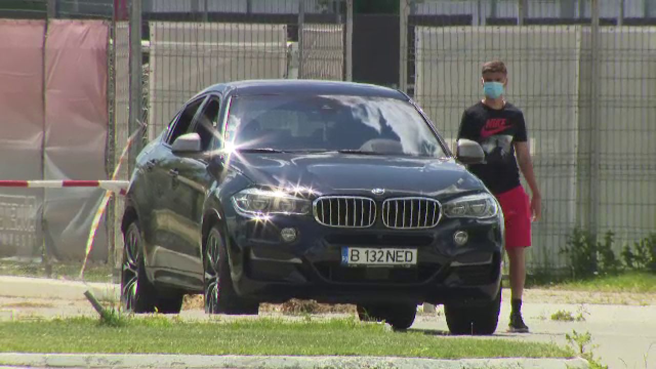 Bine ati venit in PARCUL AUTO de sute de mii de euro al FCSB! Ce SUPER MASINI au fotbalistii in care Becali a aruncat cu valize de bani_1