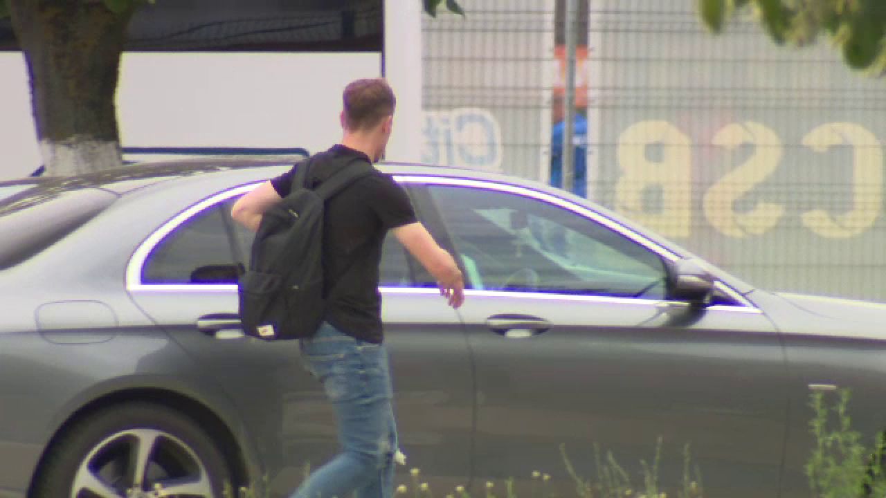Bine ati venit in PARCUL AUTO de sute de mii de euro al FCSB! Ce SUPER MASINI au fotbalistii in care Becali a aruncat cu valize de bani_13