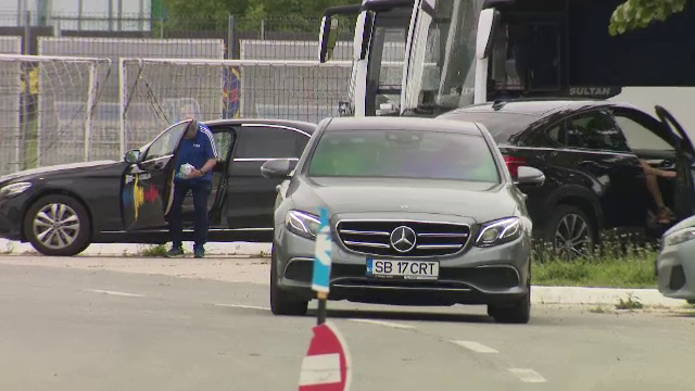 Bine ati venit in PARCUL AUTO de sute de mii de euro al FCSB! Ce SUPER MASINI au fotbalistii in care Becali a aruncat cu valize de bani_16