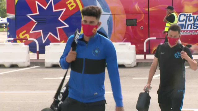 Florinel Coman si look-ul care il face sa para de 100 de milioane: seamana PERFECT cu Sancho! :) Cum au aparut stelistii pe aeroport_3
