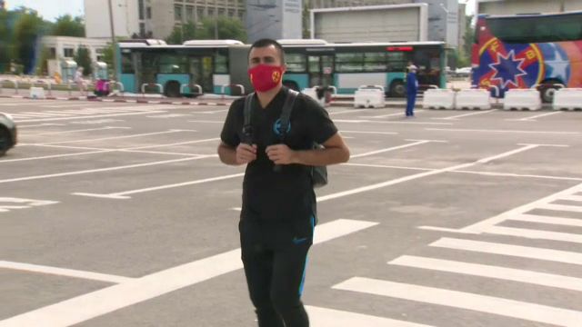Florinel Coman si look-ul care il face sa para de 100 de milioane: seamana PERFECT cu Sancho! :) Cum au aparut stelistii pe aeroport_7