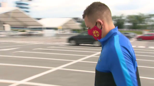 Florinel Coman si look-ul care il face sa para de 100 de milioane: seamana PERFECT cu Sancho! :) Cum au aparut stelistii pe aeroport_9