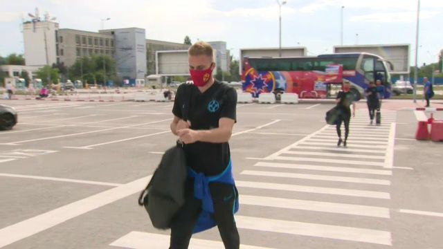 Florinel Coman si look-ul care il face sa para de 100 de milioane: seamana PERFECT cu Sancho! :) Cum au aparut stelistii pe aeroport_15