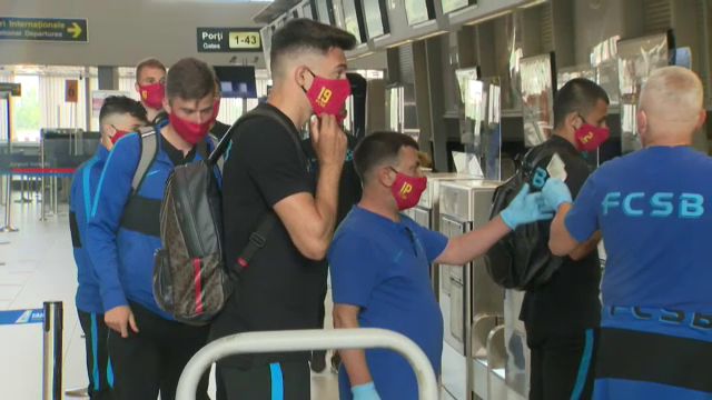 Florinel Coman si look-ul care il face sa para de 100 de milioane: seamana PERFECT cu Sancho! :) Cum au aparut stelistii pe aeroport_18