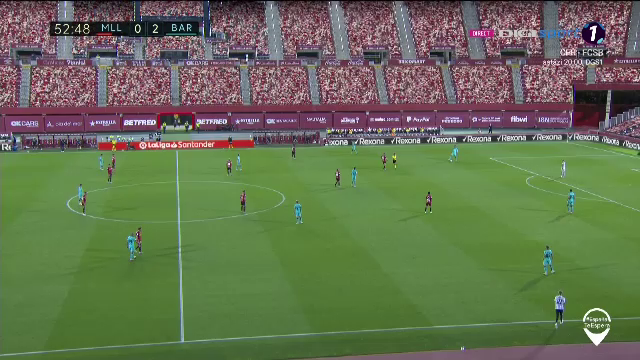 ASTA inseamna sa fii Messi! Un fan NEBUN dupa tine RUPE izolarea si intra pe GAZON ca sa te vada! Faza IREALA in Mallorca - Barcelona! Meciul a fost intrerupt