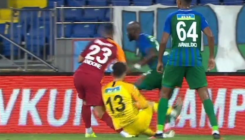 Atentie, imagini CUTREMURATOARE! Genunchiul lui Andone, facut PRAF de un adversar! Anunt de ultima ora al lui Galatasaray