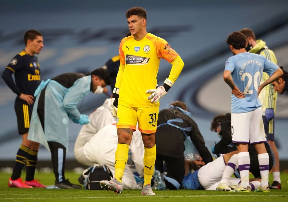 Atentie, imagini socante din meciul lui City! Ederson si-a facut KO colegul cu un atac incredibil! A ramas inconstient pe gazon si jucatorii au inceput sa planga_2