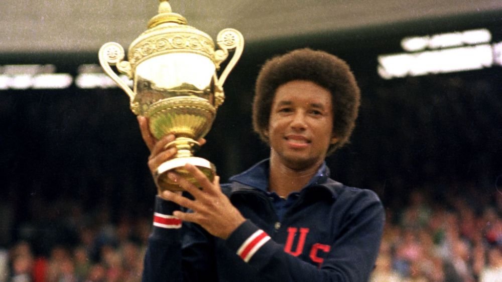 Nationalistii albi americani s-au razbunat pe statuia tenismenului de culoare, care i-a invins pe Nastase si Tiriac in finala Davis Cup!_2