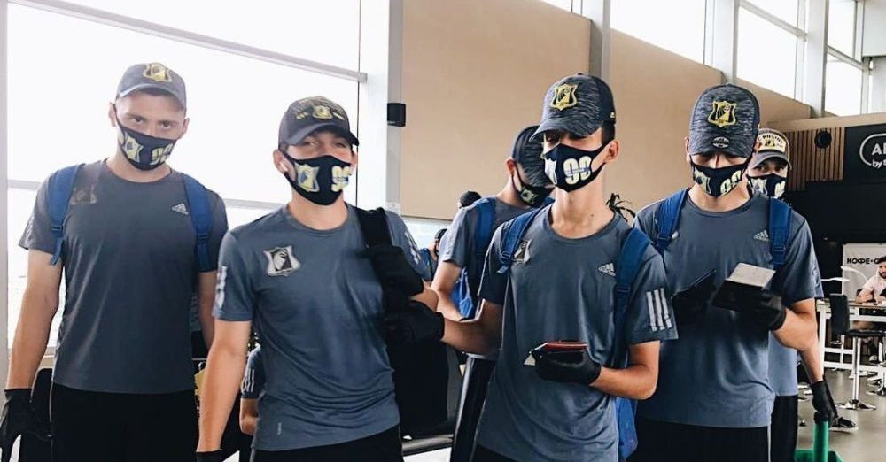 Pariati pe meciul asta! TOATA echipa e in carantina, la fel si antrenorii, dar meciul SE JOACA! Baga pustii de 17 ani in teren!