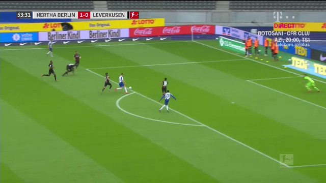 Cea mai mare HOTIE din ISTORIE! :)) Piatek, FURAT de un coleg pe linia portii! Ce s-a intamplat dupa ce a rezistat EROIC in fata a 3 adversari