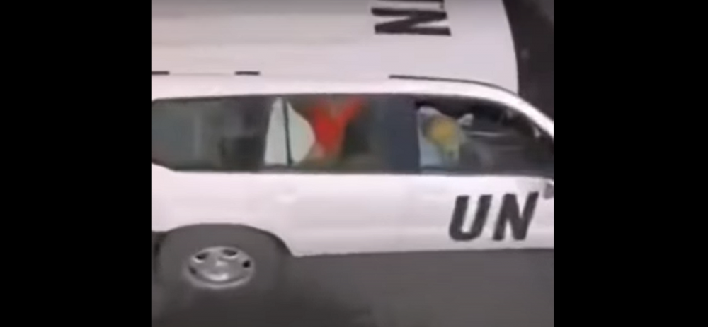Filmarea care a SCANDALIZAT o intreaga planeta! Functionari ONU, surprinsi in timp ce faceau sex in masina de serviciu